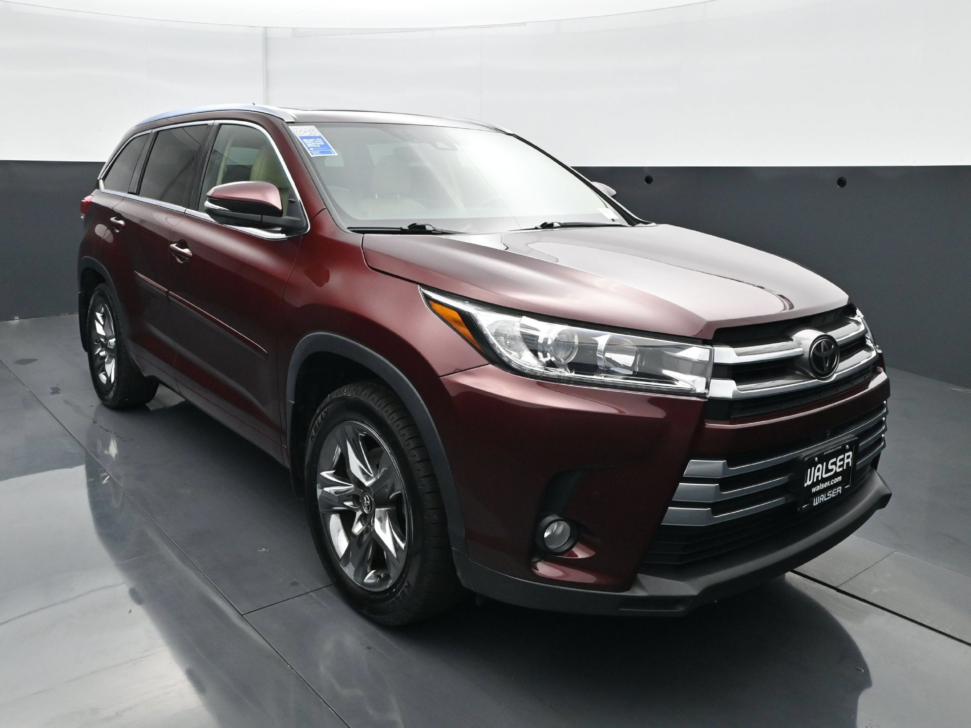 Used 2018 Toyota Highlander Limited Platinum w/ Carpet Mat Package (TMS) AWD/4WD image 11