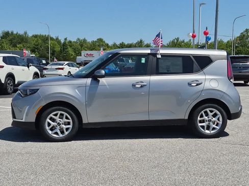 Used 2024 Kia Soul LX w/ Option Group 015 FWD image 5