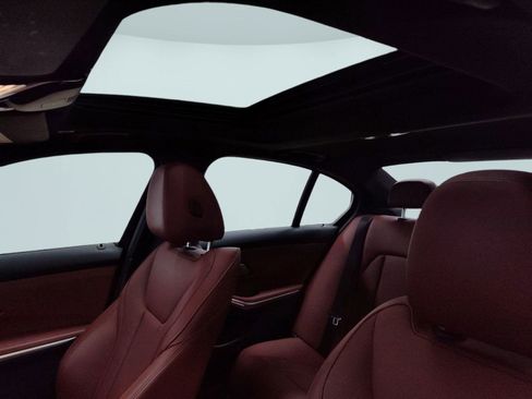 Used 2023 BMW 330i Sedan w/ Premium Package image 13