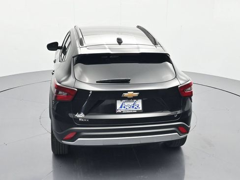 Certified 2025 Chevrolet Trax LT w/ LT Convenience Package FWD image 33