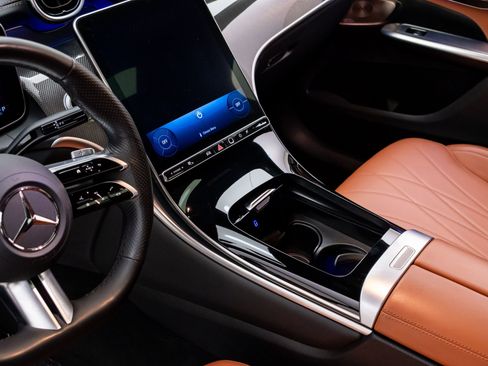 Used 2024 Mercedes-Benz GLC 300 4MATIC image 12