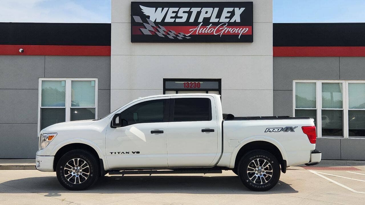 Used 2018 Nissan Titan PRO-4X AWD/4WD image 2