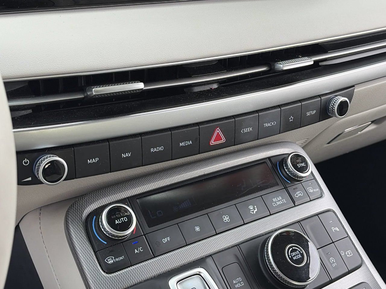 Used 2025 Hyundai Palisade Limited FWD image 26