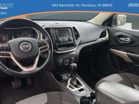 Used 2017 Jeep Cherokee Sport FWD image 15