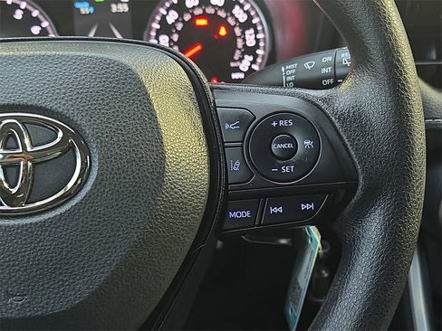 Used 2022 Toyota RAV4 LE image 21