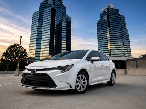 Used 2024 Toyota Corolla LE FWD image 1