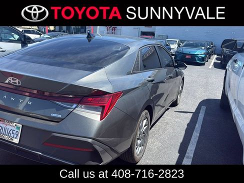 Used 2025 Hyundai Elantra Hybrid w/ Cargo Package FWD image 2