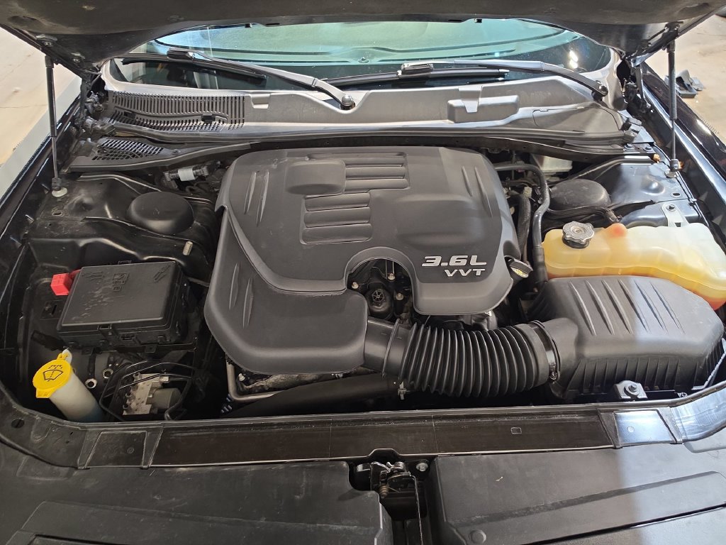 Used 2019 Dodge Challenger SXT w/ Driver Convenience Group RWD image 17