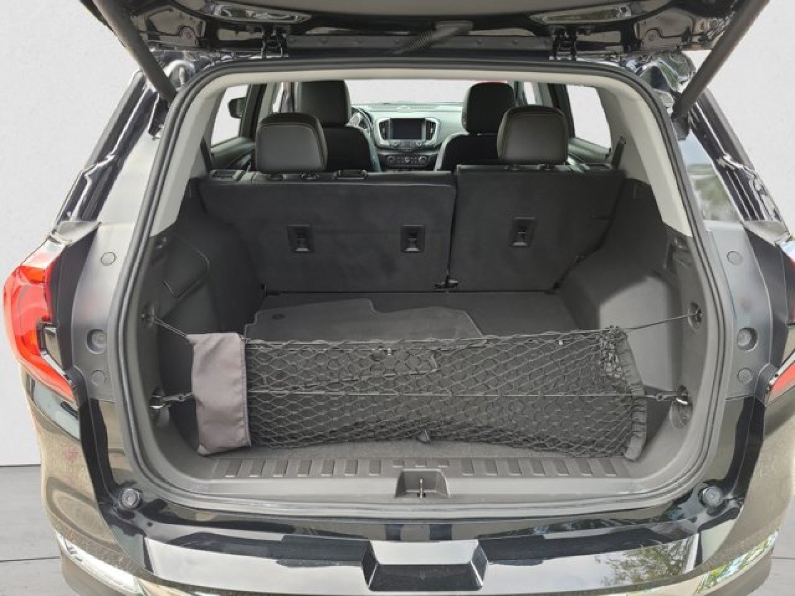 Used 2021 GMC Terrain SLT w/ Infotainment Package II AWD/4WD image 19