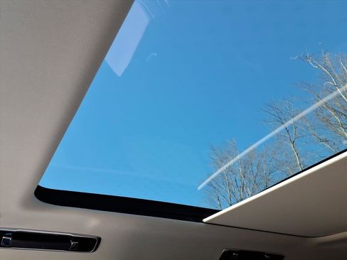 Certified 2025 Land Rover Range Rover SE image 18