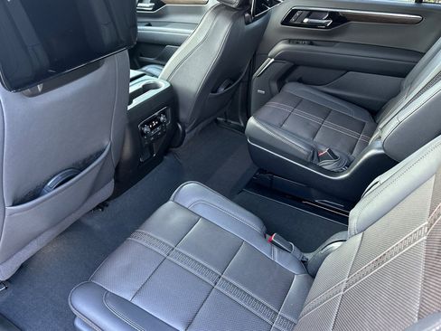 Certified 2025 Chevrolet Suburban High Country image 14