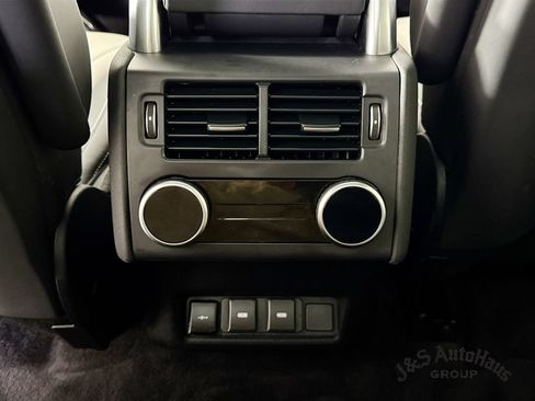 Used 2024 Land Rover Discovery Dynamic SE AWD/4WD image 32