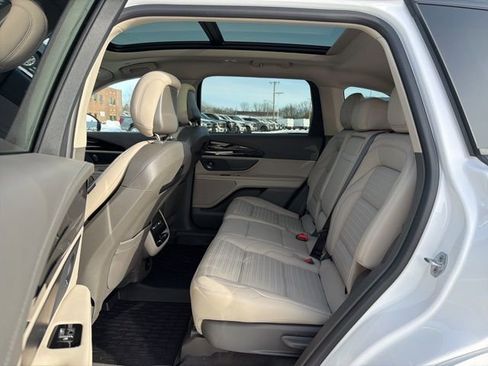 Used 2025 Lincoln Nautilus Reserve image 20