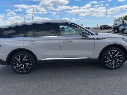 Used 2025 Lincoln Aviator Reserve w/ Equipment Group 201A AWD/4WD image 9