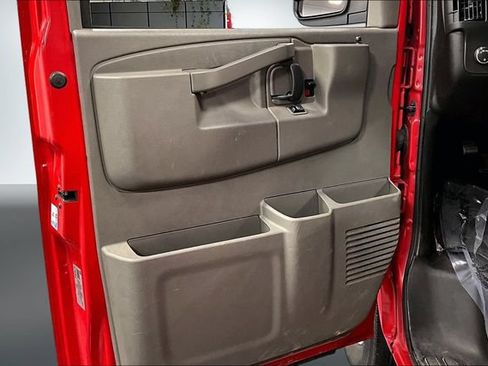 Used 2025 GMC Savana 3500 LT w/ LT Preferred Equipment Group RWD image 15