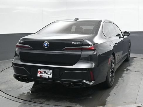 Used 2023 BMW 760i xDrive w/ Executive Package AWD/4WD image 3