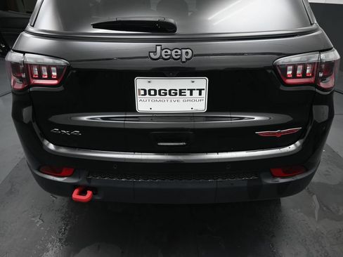 Used 2024 Jeep Compass Trailhawk AWD/4WD image 12
