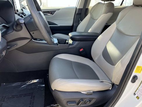 Used 2021 Toyota RAV4 XLE w/ Convenience Package image 22