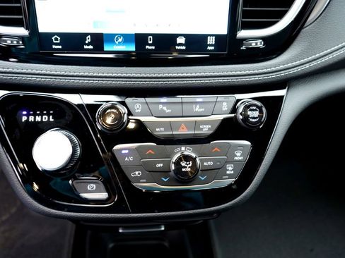 New 2026 Chrysler Pacifica Select image 15