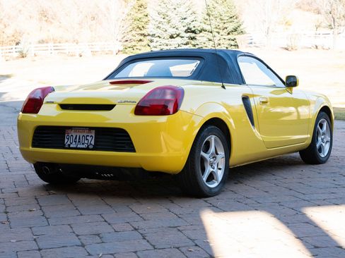 Used 2001 Toyota MR2 Spyder image 25