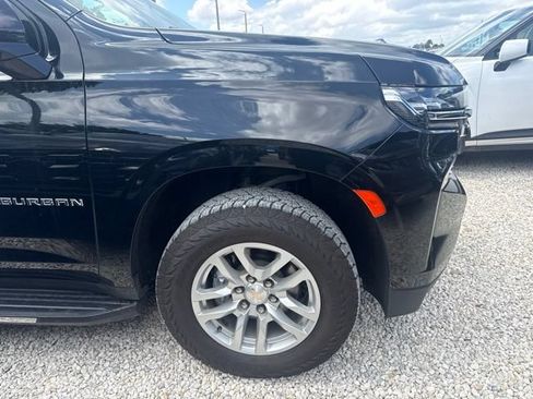 Used 2024 Chevrolet Suburban LT RWD image 4