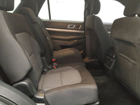 Used 2018 Ford Explorer XLT image 19