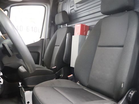 Used 2022 Mercedes-Benz Sprinter 1500 image 9