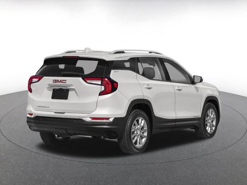 Used 2024 GMC Terrain SLE FWD image 2