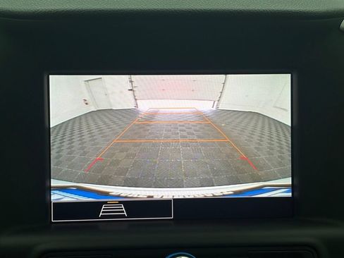 Used 2023 GMC Terrain SLE w/ Driver Convenience Package FWD image 4