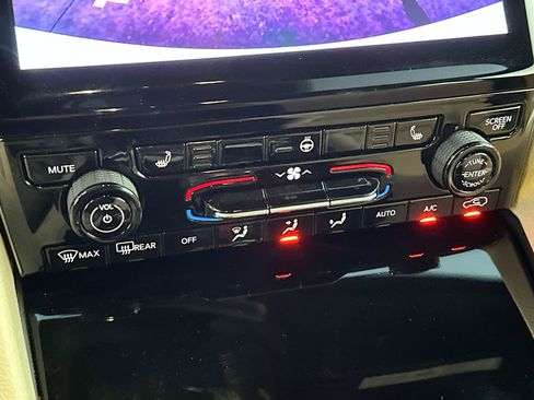 Used 2025 Jeep Grand Cherokee Limited image 18