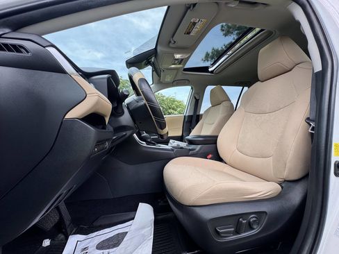 Used 2022 Toyota RAV4 XLE image 13