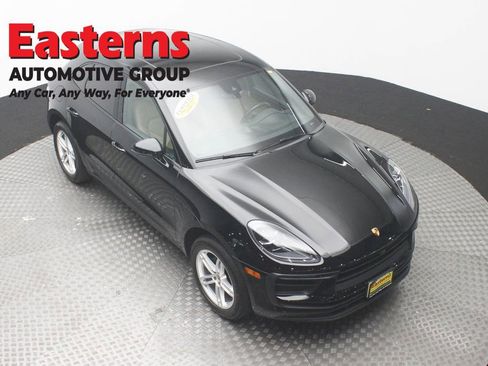 Used 2022 Porsche Macan AWD/4WD image 3