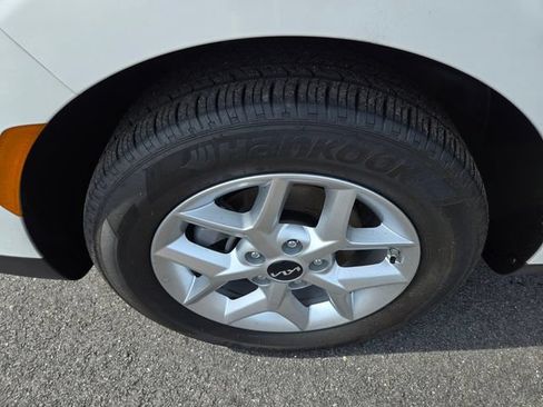 Used 2025 Kia Soul LX w/ LX Technology Package FWD image 24