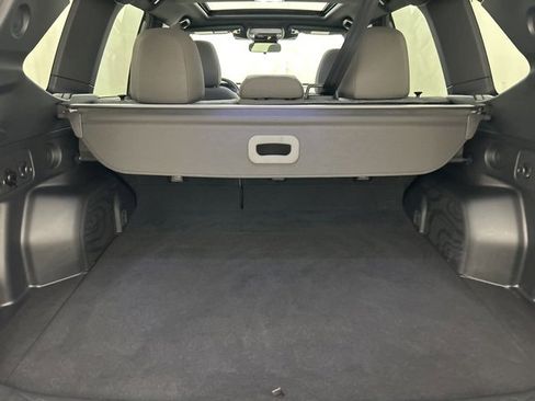 Used 2025 Subaru Forester Premium image 31