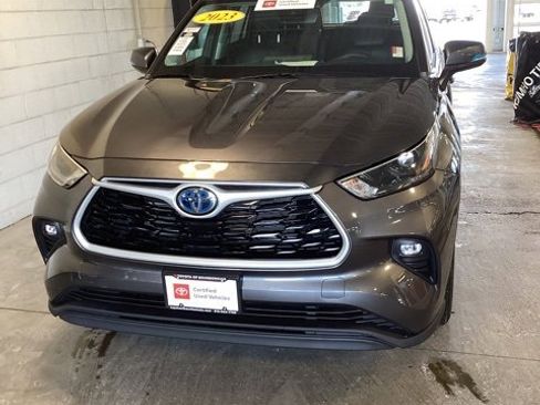 Used 2023 Toyota Highlander XLE image 2