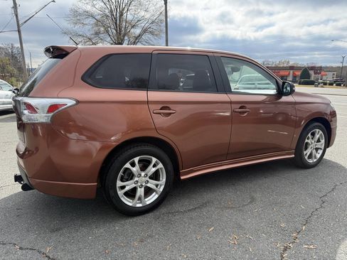 Used 2014 Mitsubishi Outlander SE image 4