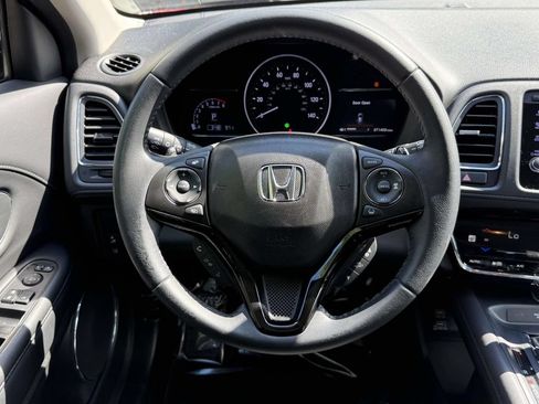 Used 2019 Honda HR-V Touring image 17