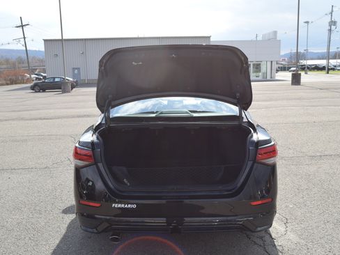 Used 2025 Nissan Sentra SR w/ SR Premium Package FWD image 9
