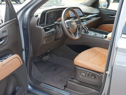 Used 2022 Cadillac Escalade ESV Premium Luxury AWD/4WD image 13