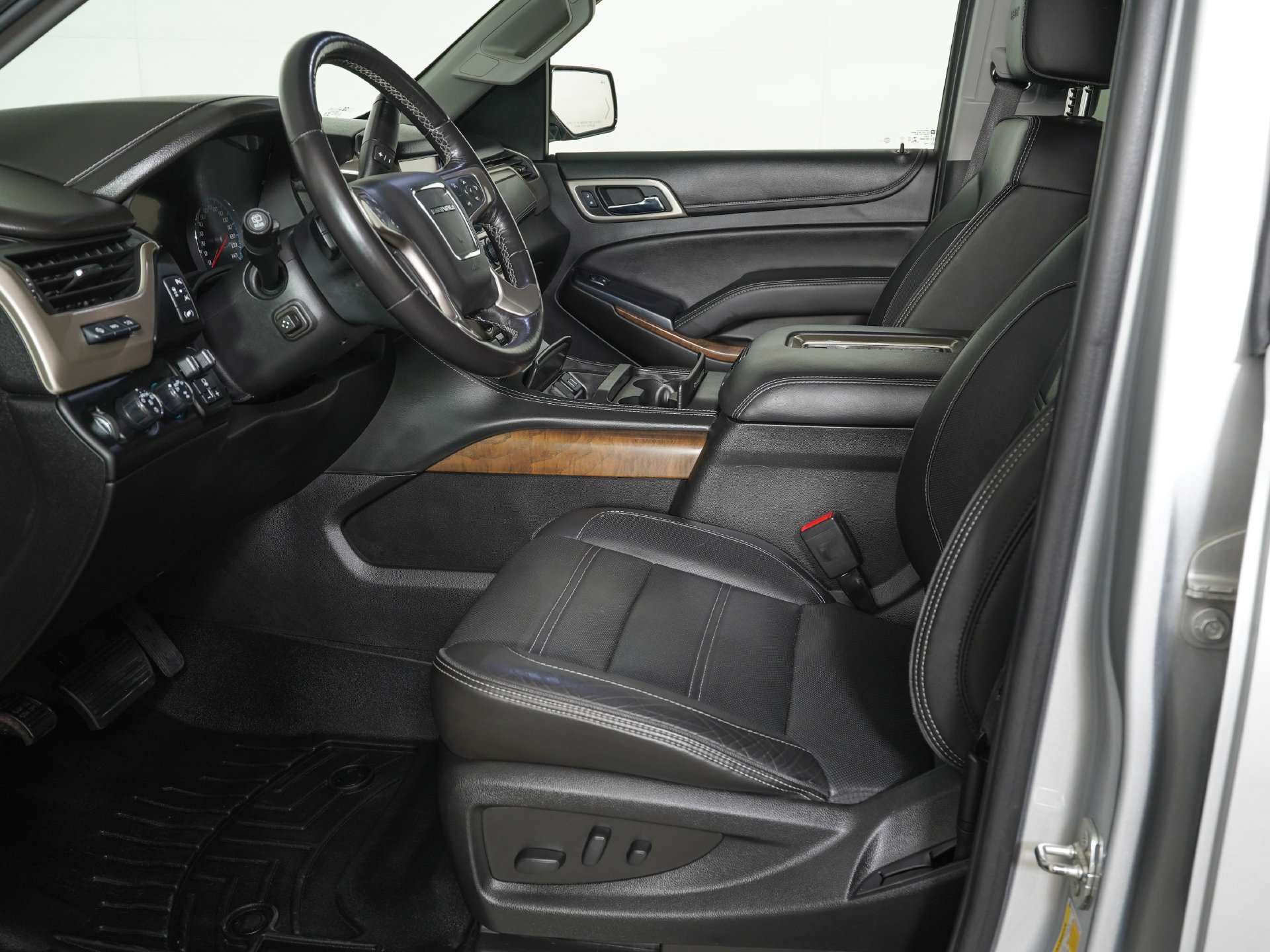 Used 2018 GMC Yukon Denali AWD/4WD image 15