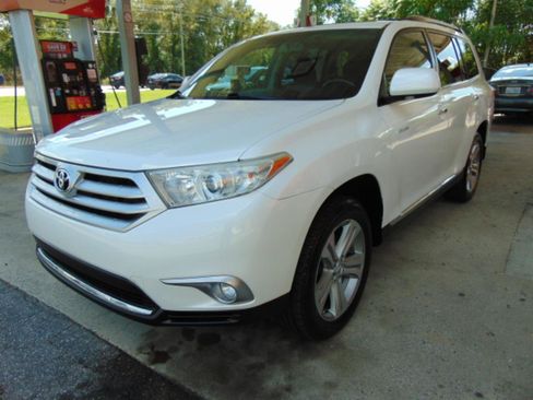 Used 2012 Toyota Highlander Limited w/ Tow Pkg FWD image 24