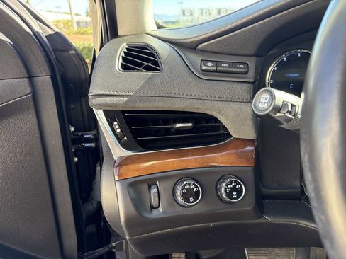 Used 2016 Cadillac Escalade ESV Luxury image 27