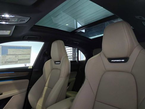 New 2026 Porsche Macan 4 Electric image 23