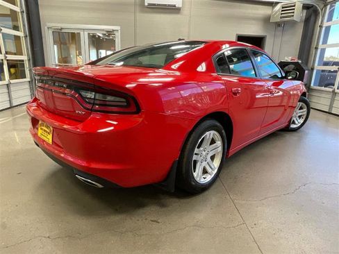 Used 2018 Dodge Charger SXT image 5
