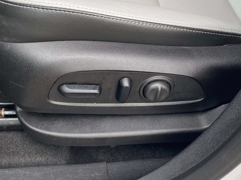 Used 2018 Chevrolet Equinox Premier FWD image 15