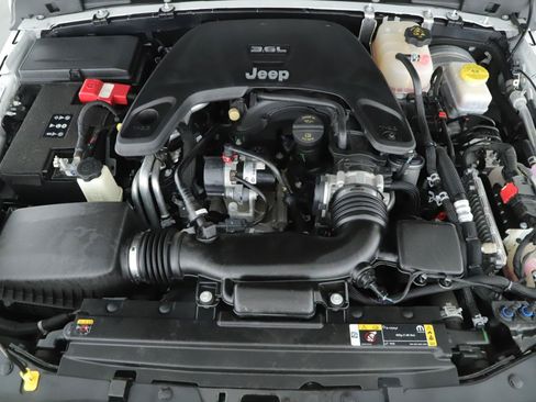Used 2021 Jeep Wrangler Unlimited Sport AWD/4WD image 16