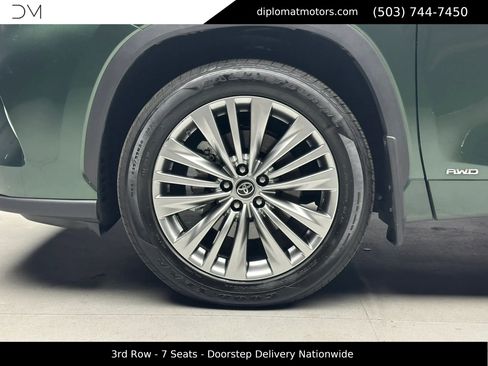 Used 2025 Toyota Highlander Platinum image 47