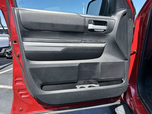 Used 2019 Toyota Tundra SR5 w/ SR5 Upgrade Package AWD/4WD image 18