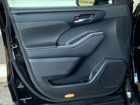 Used 2024 Toyota Highlander XLE image 22