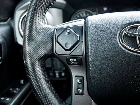 Used 2020 Toyota Tacoma TRD Off-Road AWD/4WD image 19